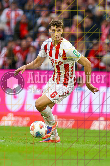 1. FC Köln vs FC Augsburg - 1. Bundesliga  | Köln, Deutschland, 18.10.25:   Eric Martel (1. FC Köln) in Aktion am Ball, Einzelaktion waehrend des Spiels der 1. Bundesliga zwischen  1. FC Köln vs FC Augsburg im RheinEnergieStadion(Foto von Brauer-Fotoagentur / Adrian Schlueter)