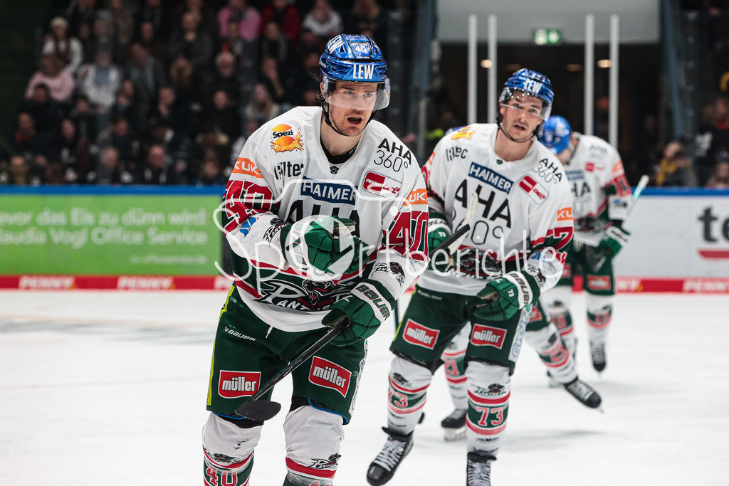 Löwen Frankfurt - Augsburger Panther | Jubel der Gaeste nach dem Treffer zum 1-2 durch Sebastian WAENNSTROEM (AEV #40)