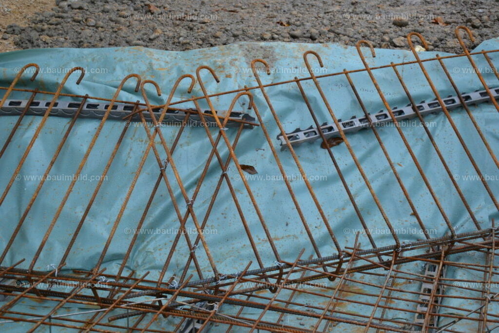 bib-lg04-betonarbeiten-0409 | Nach LV-Leistungsgruppen sortierte Detailfotos über den Bau eines Hauses. Alle Hausbau-Bilder direkt vom Urheber und Autor der Website Haus-Selber-Bauen.com