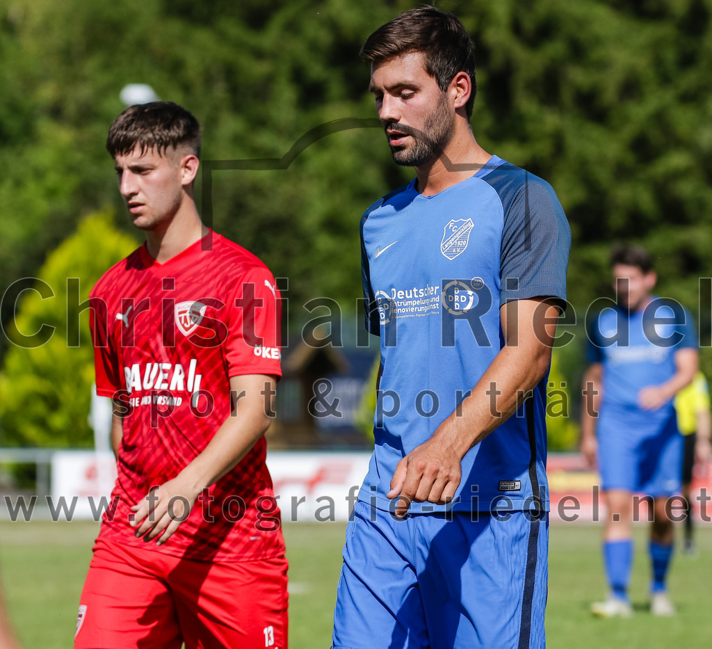 2023-07-08_143_FC_Langengeisling_gegen_TSV_Buchbach | Erding, Deutschland, 08.07.2023:
Fußball, Bezirksliga Oberbayern Ost 2023 / 2024, Testspiel, FC Langengeisling gegen TSV Buchbach, Endergebnis: 0:6

Kilian Stenzel (FC Langengeisling, #32)

Foto: Christian Riedel / fotografie-riedel.net
