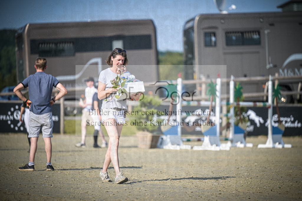 DOS_0013 | Entdecke hochwertige Reitturnierfotos von Foto Oger. Professionell, emotional und authentisch – jetzt Lieblingsmomente im Shop bestellen.Deutschlandweite Turnierfotografie. - Realisiert mit Pictrs.com