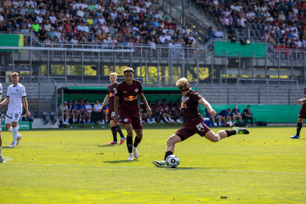 SV Sandhausen gegen RB Leipzig (DFB-Pokal, 1. Runde)***Bild: Xaver Schlager (24, Leipzig) zieht ab | SV Sandhausen gegen RB Leipzig (DFB-Pokal, 1. Runde)***Bild: Xaver Schlager (24, Leipzig) zieht ab - Realisiert mit Pictrs.com