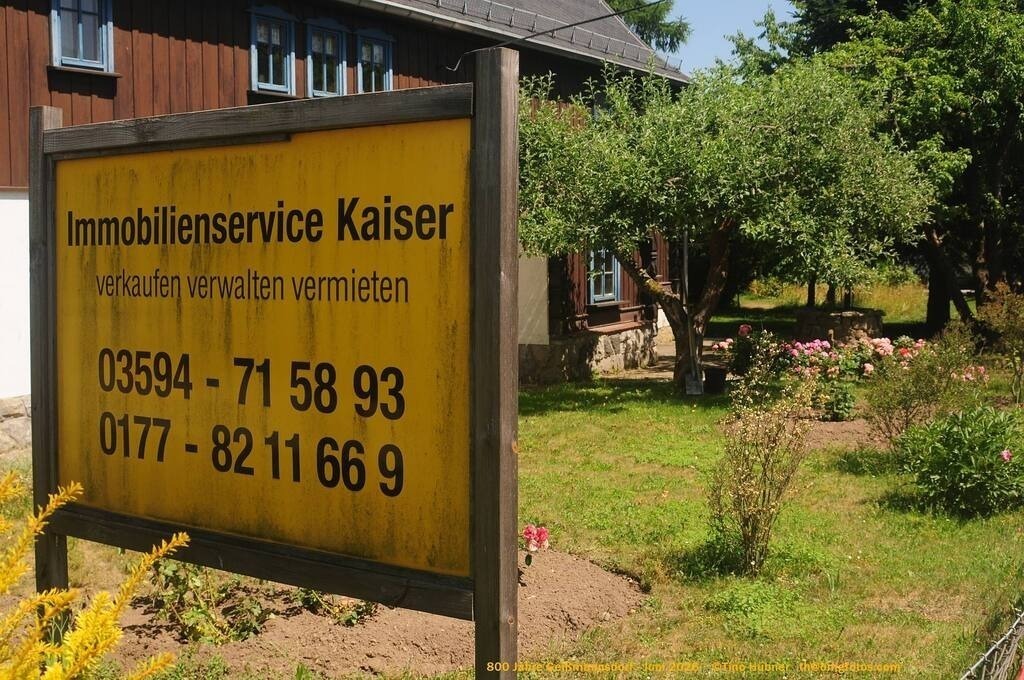 Geißmannsdorf-2026-Ortsbilder-443 | Geißmannsdorf bei Bischofswerda im Sommer 2026. Ein fotografischer Streifzug durch das Dorf Geißmannsdorf, mit Gebäuden, Straßen, Strohpuppen und geschmückten Vorgärten und Grundstücken anlässlich der 800-Jahr-Feier von Geißmannsdorf im Juni 2026 - Realisiert mit Pictrs.com