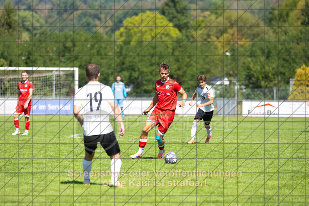 20260906_134615_0208_(c)_by_PhotoPeet | #,1.FC Donzdorf II (rot) vs. SGM Jebenhausen-Bezgenriet (weiß), Fußball, Kreisliga A3 - Bezirk Neckar/Fils, 02. Spieltag, Saison 2026/2027, Rasenplatz Lautertal Stadion, Süßener Straße 16, 73072 Donzdorf, 06.09.2026 - 13:00 Uhr,Foto: PhotoPeet / Sport- &amp; Eventfotografie / Peter Harich
