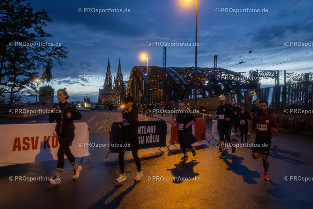 23. ASV Nachtlauf; Koeln, 13.05.26 | Impressionen vom 23. ASV Nachtlauf am 13.05.26 am Tanzbrunnen in Koeln. Foto: BEAUTIFUL SPORTS/Leah Kohring