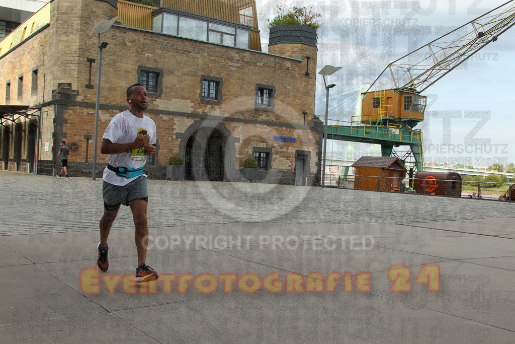 250920_1524_EV4_8712 | Sportfotografie im Rhein-Sieg Kreis, Köln, Bonn, NRW, Rheinland Pfalz, Hessen, etc. Unser Tätigkeitsfeld umfasst den Laufsport vom Volkslauf über den Marathon, Duathlon, Triathon bis zum Ultralauf wie Kölnpfad Ultra oder Schindertrail.