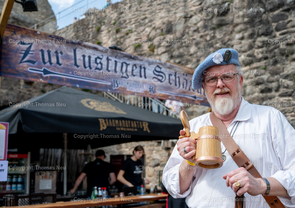 Lindenfels-Mittelaltermarkt-fotografie-thomas-neu.jpg14 | bli, Lindenfels, Mittelaltermarkt in der Burgstraße, Kurpark , Rathaushof und Burg, hier der historische Tanzkreis Bensheim im Rathaushof,  ,Bild: THomas Neu