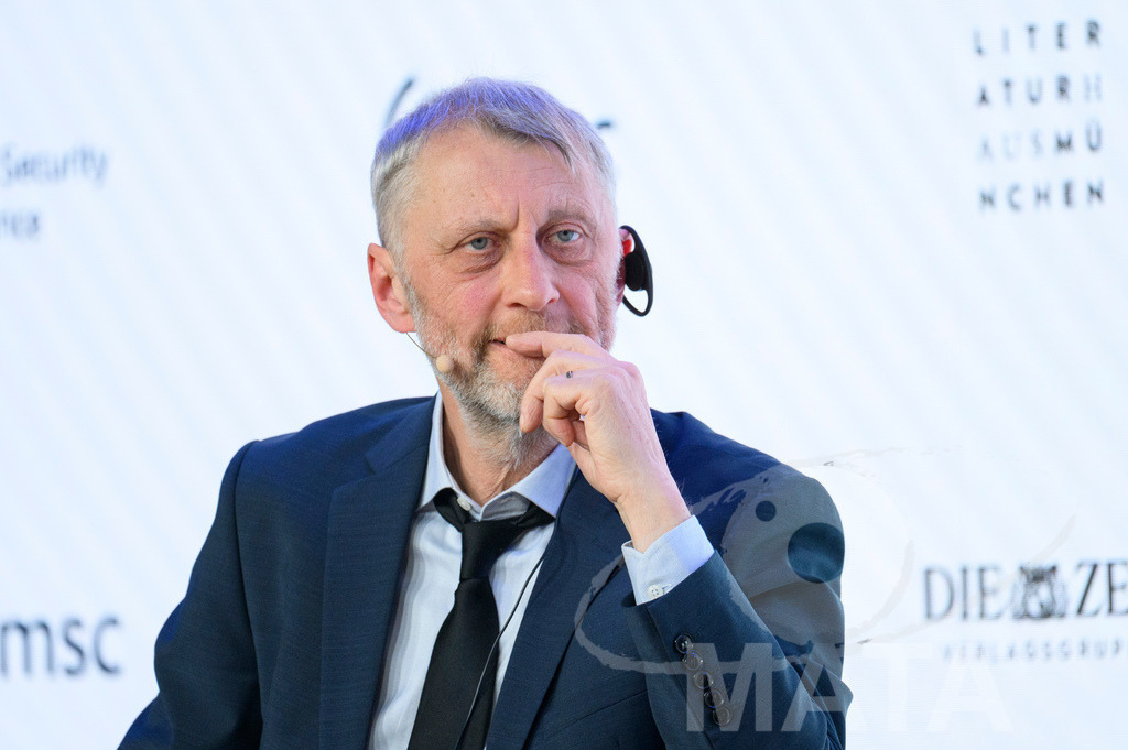 _DWA7066 | MATA IndoCon - Realisiert mit Pictrs.com