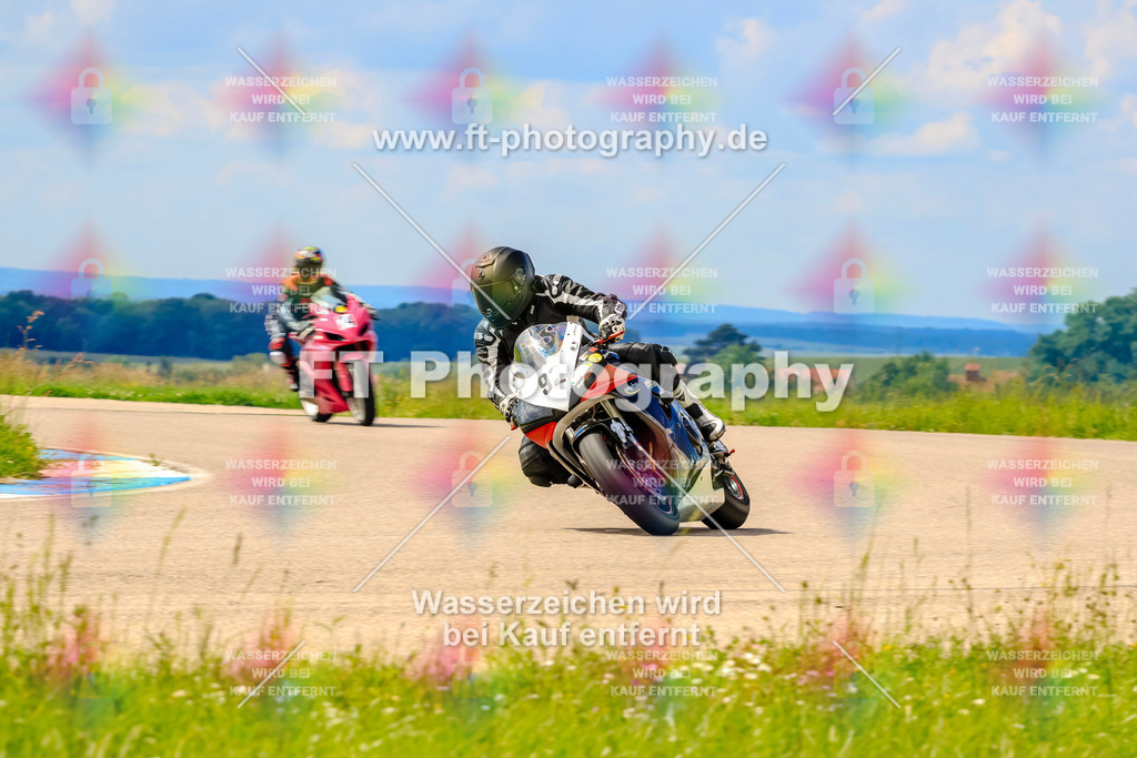 MotoTeam-0882 | Hier findet Ihr Bilder von Touristenfahrten auf der Nürburgring Nordschleife oder von anderen Veranstaltungen die ich besucht habe. Viel Spass beim Durch Schauen 