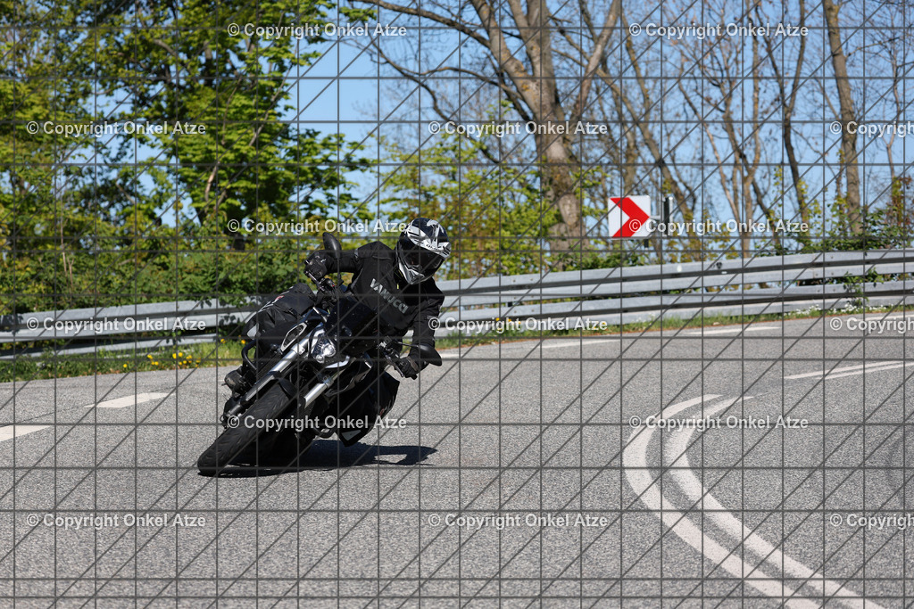 IMG_8904 | Fotograf am Kyffhäuser. Onkel Atze. Kyffhäuser Rennstrecke. Café36. Motorsportfotografie. - Realisiert mit Pictrs.com