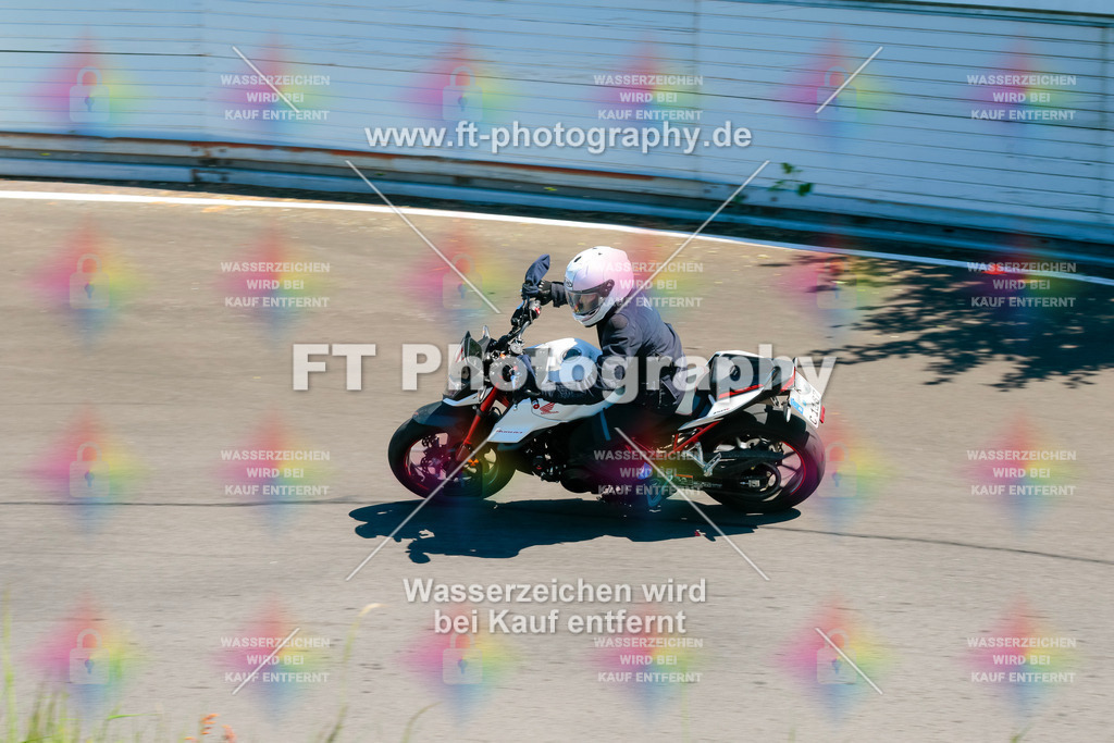 Moto-TeamOBK-22404 | Hier findet Ihr Bilder von Touristenfahrten auf der Nürburgring Nordschleife oder von anderen Veranstaltungen die ich besucht habe. Viel Spass beim Durch Schauen 