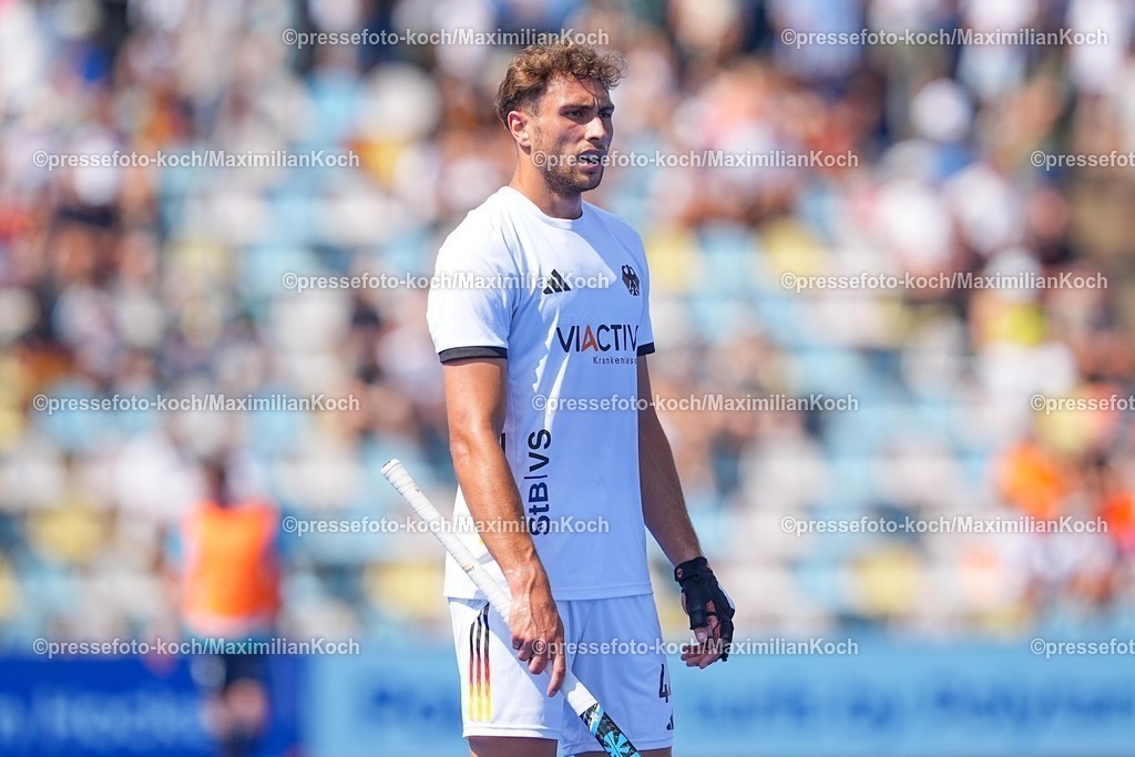xydrx10082503057 | 10.08.2025, xydrx, Herren EuroHockey Championship 2025, Gruppenphase, Gruppe B, England - Deutschland, Sparkassenpark Mönchengladbach: Lukas Windfeder (Deutsche Feldhockey Nationalmannschaft #4)