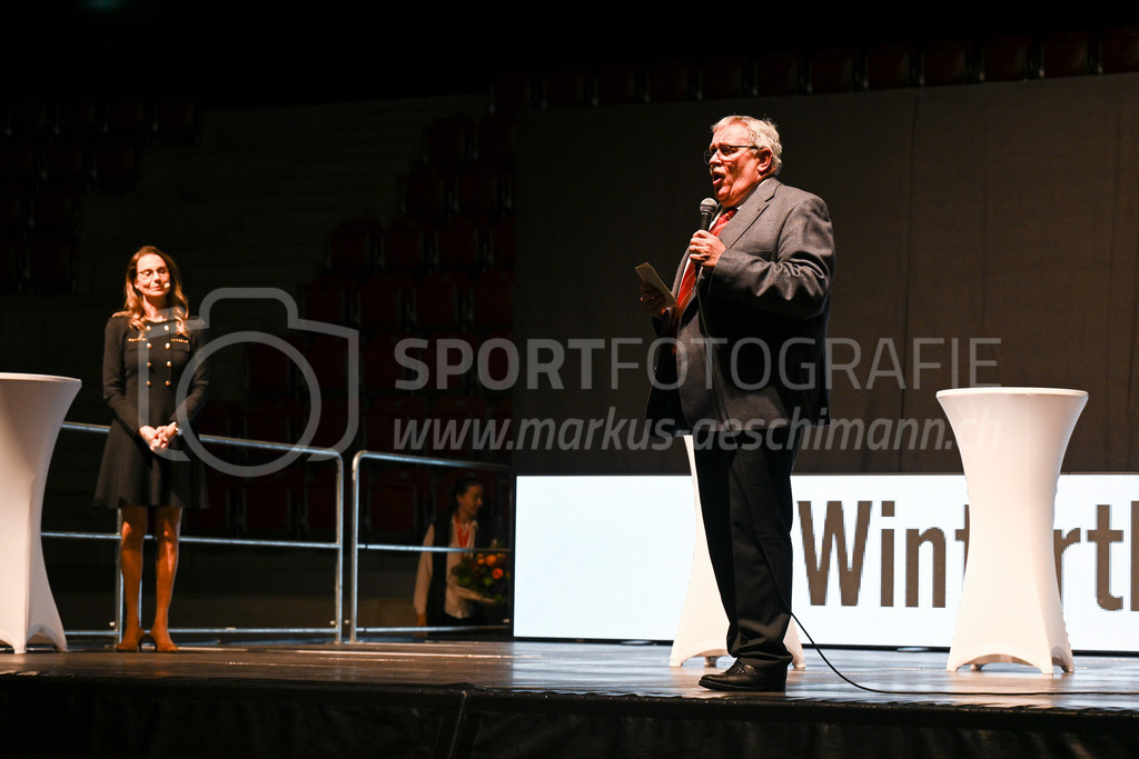 Winterthurer Sportehrung - 23. Februar 2023 | Winterthurer Sportehrung
AXA Arena, Winterthur
Schlusswort von Panathlon-Präsident Marcel Ochsner.
Bild: Sportfotografie Markus Aeschimann | www.markus-aeschimann.ch - Realisiert mit Pictrs.com