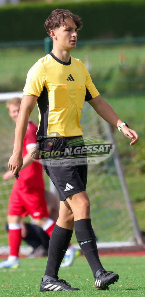 VfL Holsen - TV Elverdissen | Auf dem Bild zu sehen: Schiedsrichter: Jannis Reche VfL Holsen, TV Elverdissen, Saison 26/27, Kreisliga A, Holsen, Deutschland - Realisiert mit Pictrs.com