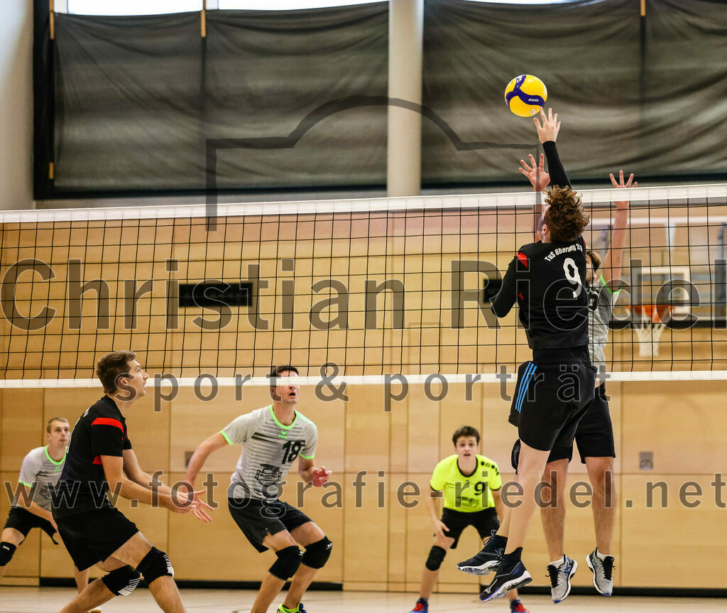 2021-11-27_091_TuS_Oberding_II_gegen_MTV_1881_Ingolstadt_III | Oberding, Deutschland, 27.11.2021:
Volleyball, Kreisliga 2021 / 2022, 5. Spieltag, TuS Oberding II gegen MTV 1881 Ingolstadt III, Endergebnis: 3:2

Christoph Stegemann (TuS Oberding, #7), Hayden Lorenz (TuS Oberding, #9)

Foto: Christian Riedel / fotografie-riedel.net