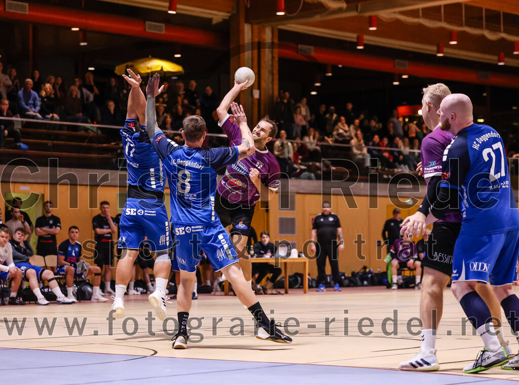 2024-11-09_089_SpVgg_Altenerding_II_gegen_HC_Deggendorf | Erding, Deutschland, 09.11.2024:Handball, Bezirksliga Männer Ost 2024 / 2025, 4. Spieltag, SpVgg Altenerding II gegen HC Deggendorf, Endergebnis: 25:24Foto: Christian Riedel / fotografie-riedel.net