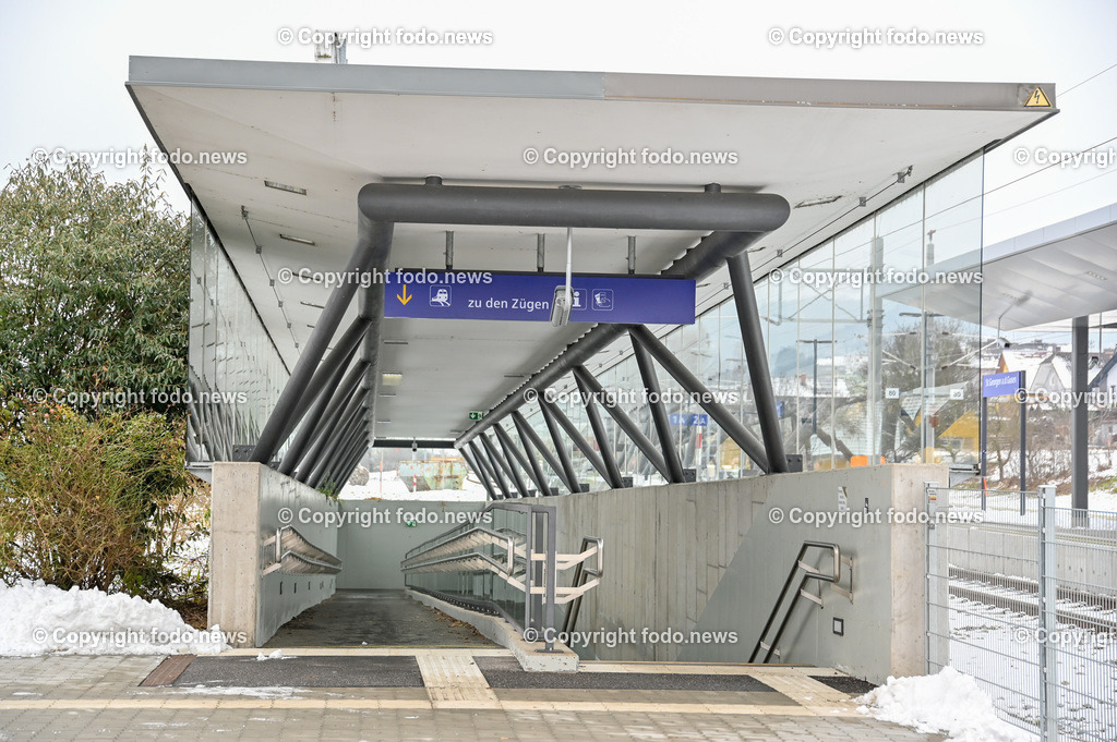 Sankt Georgen an der Gusen_ Bahnhof_ 20.12.2022-3 | 20.12.2022, Sankt Georgen an der Gusen, AUT, Bahnhof, Bahnsteig, im Bild Abgang, Aufgang zu den Bahngleisen