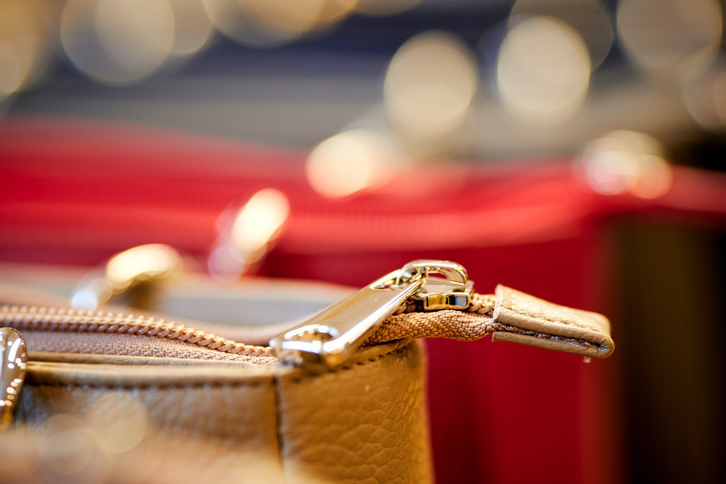 Albert Pattermann Wien | WIen, Austria - February 28, 2020; Albert Pattermann Wien; Reißverschluss von Handtaschen. - Realisiert mit Pictrs.com