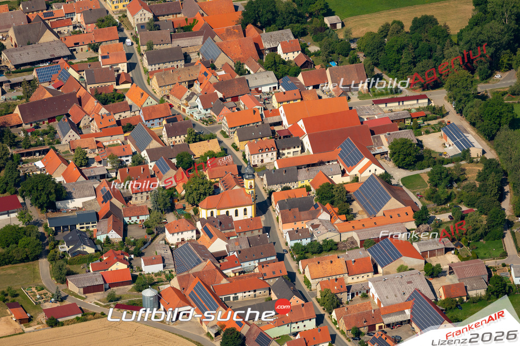 Das Luftbild zeigt : Dorfstraße Hemmersheim - Die Luftaufnahme wurde 2023 vom UL-Flugzeug aus erstellt ( keine Drohne ) - Hochauflösende Luftaufnahme - Für grossformatige Ausdrucke geeignet. Die Geschenkidee !Mit Lizenz und Bildrechte bestellbar