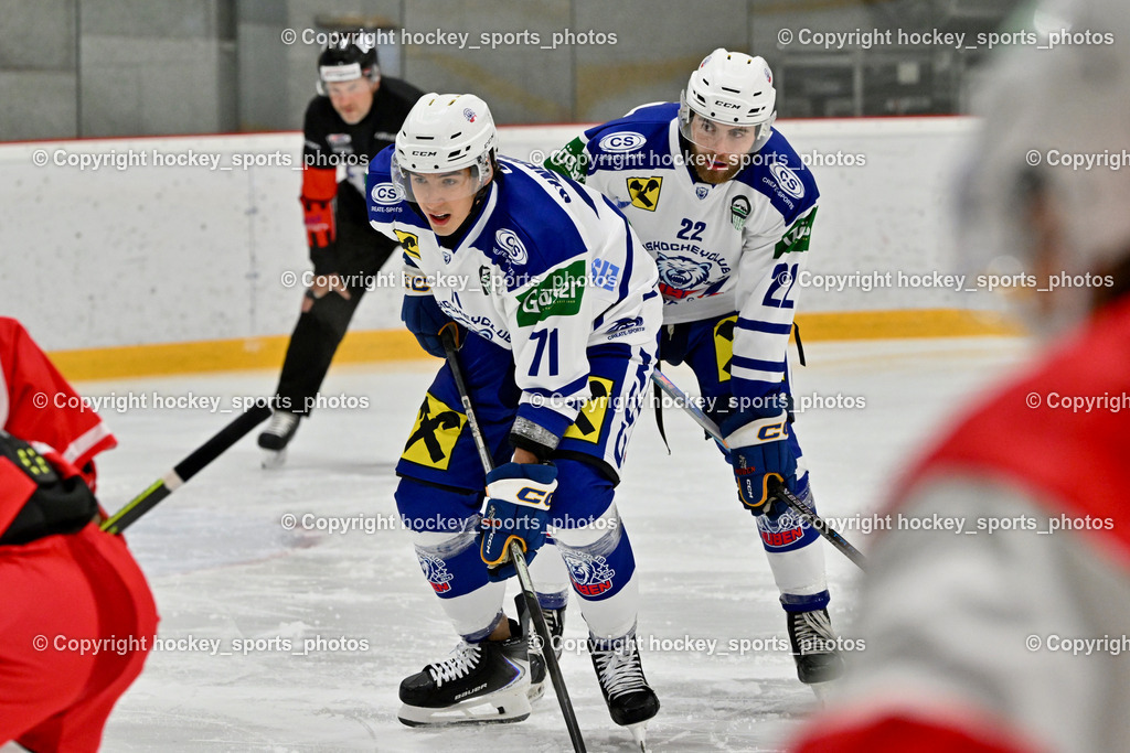ESV Ferlach vs. UECR Eisbären Huben | #71 Sinegubovs Antons UECR EISBÄREN HUBEN, #22 Waldner Elias UECR EISBÄREN HUBEN, ESV Ferlach vs. UECR Eisbären Huben, ESV Ferlach vs. UECR Eisbären Huben am 31.10.2025 in Ferlach (HTC Eishalle Ferlach), Austria, (Photo by Bernd Stefan)