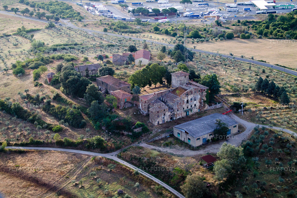 Luftbild: Ortsansicht in Civitella in Val di Chiana im Bundesland Arezzo in Italien. Foto: IMG_43583.jpg vom 27.07.2011 durch Werner Riehm/FLY-FOTO.de