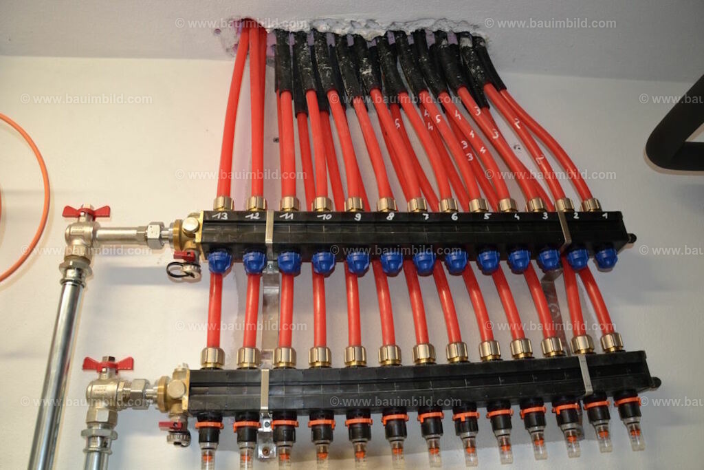 bib-lg16-heizung-0089 | Nach LV-Leistungsgruppen sortierte Detailfotos über den Bau eines Hauses. Alle Hausbau-Bilder direkt vom Urheber und Autor der Website Haus-Selber-Bauen.com