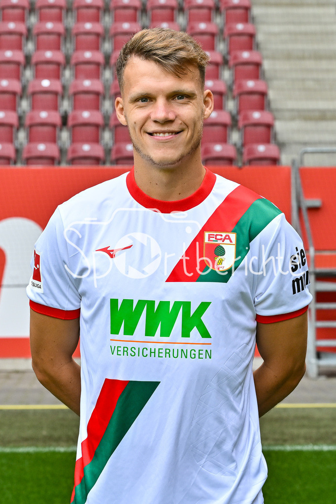 FC Augsburg 2025/26 | Robin FELLLHAUER / Einzelfoto / Freisteller / Media Day FC Augsburg: WWK-Arena am 06.08.2025