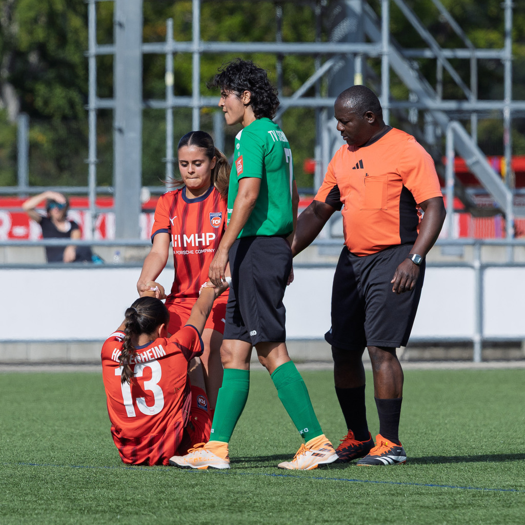 FCHSTE_250921_1342 | 1.FC Heidenheim 1846 II vs. TV Steinheim, Fußball, Frauen, Bezirksliga, 2025/2026, 2.Spieltag, 21.09.2025 in Heidenheim, Kunstrasen b. Voith-Arena West(Foto: Michael Bulling) - Realisiert mit Pictrs.com