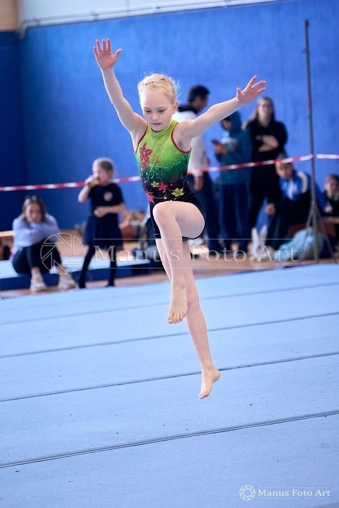 2024-04-19-2-2-B-DSC00980 | Professionelle Sportfotografie in Hamburg, Schleswig-Holstein und Niedersachsen – spezialisiert auf Rhönrad, Geräteturnen, Leistungsturnen und rhythmische Sportgymnastik. Bundesweite Begleitung von Rhönrad-Events. Jetzt Sport-Fotos - Realisiert mit Pictrs.com