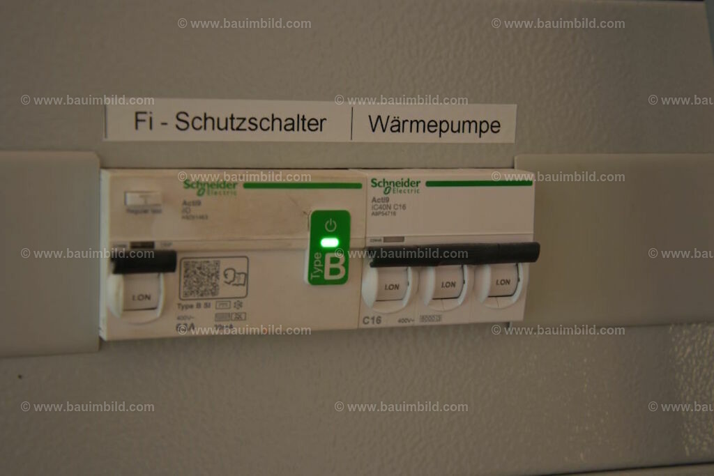 bib-lg17-elektroinstallation-0248 | Nach LV-Leistungsgruppen sortierte Detailfotos über den Bau eines Hauses. Alle Hausbau-Bilder direkt vom Urheber und Autor der Website Haus-Selber-Bauen.com