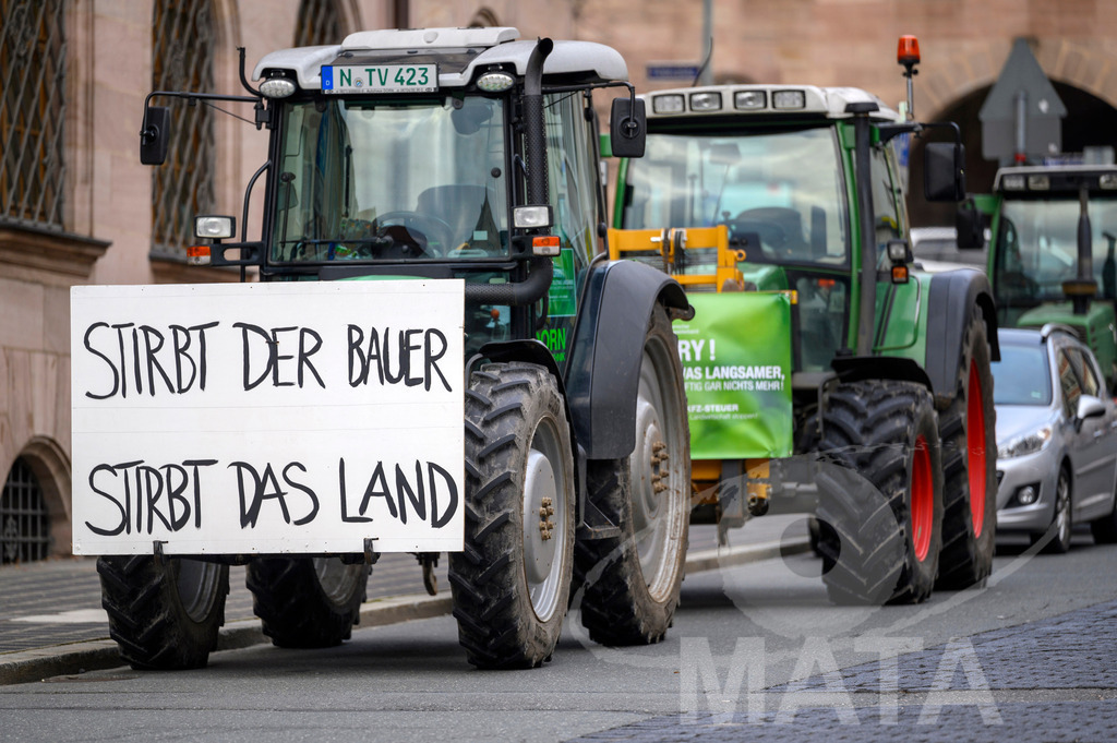 _DWA4255 | Bauerndemo gegen Agrarpolitik der Bundesregierung  auf dem Straße Obstmarkt und Hauptmarkt . Nürnberg, 08.01.2024 - Realisiert mit Pictrs.com