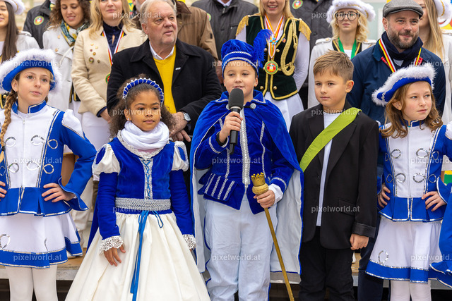 Faschingswecken am Hauptplatz | Bildershop von pixelworld.at - Realisiert mit Pictrs.com