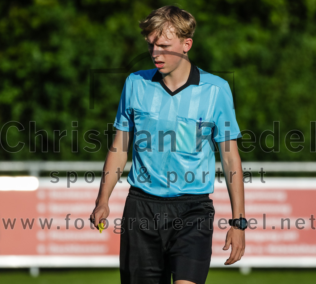 2023-08-18_057_SpVgg_Eichenkofen_gegen_FC_Langenpreising | Erding, Deutschland, 18.08.2023:
Fußball, A-Klasse 2023 / 2024, 3. Spieltag, SpVgg Eichenkofen gegen FC Langenpreising, Endergebnis: 0:2

Schiedsrichter David Gasch

Foto: Christian Riedel / fotografie-riedel.net