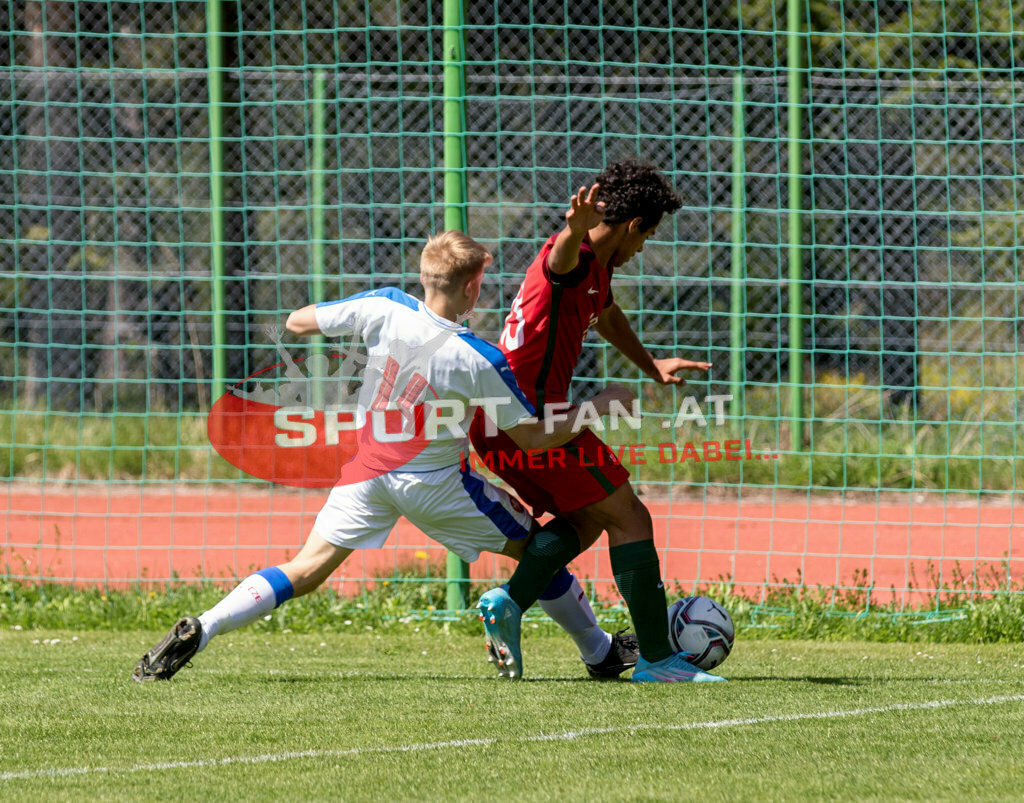 Portugal  U15 -Czech Republic U15 | ONDREJ PENXA (Czech Republic #14) JOÃO SIMÕES (Portugal #10) ; Portugal  U15 -Czech Republic U15 am 29.04.2022 in Arnoldstein
(Sportplatz), AUSTRIA, (Photo by Ernst Krawagner sport-fan.at) - Realisiert mit Pictrs.com