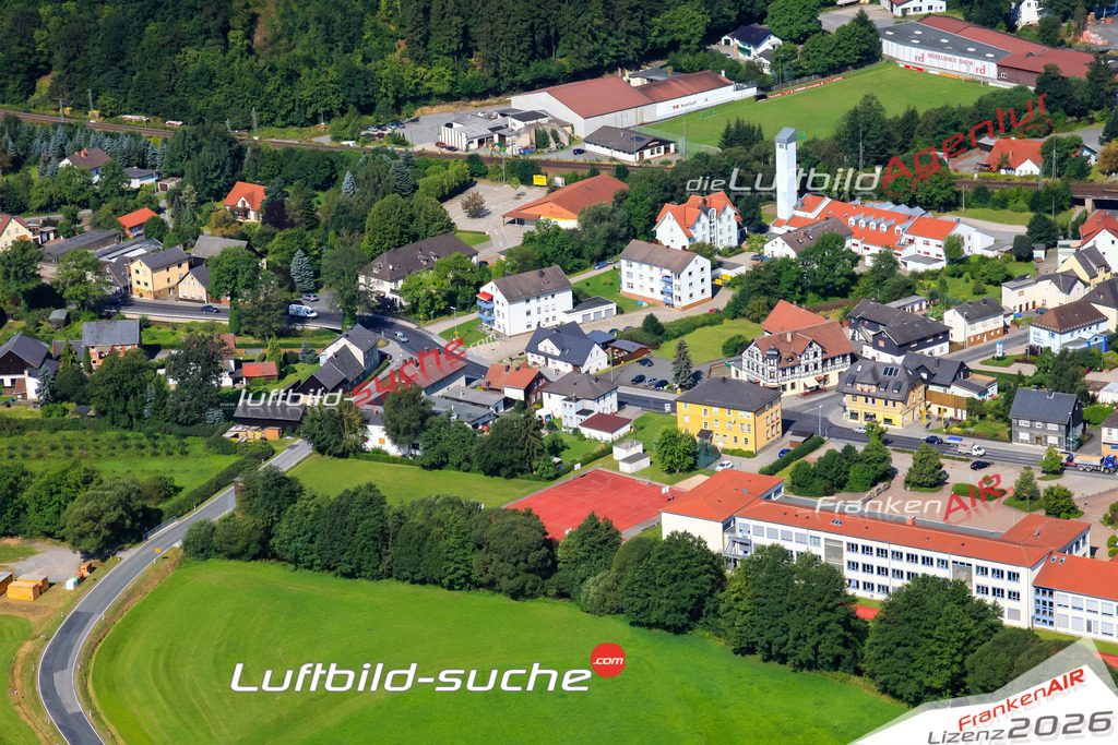 Die Luftaufnahme der Stadt Pressig wurde vom UL-Flugzeug heraus erstellt ( keine Drohne )- hohe Auflösung für beste Qualität