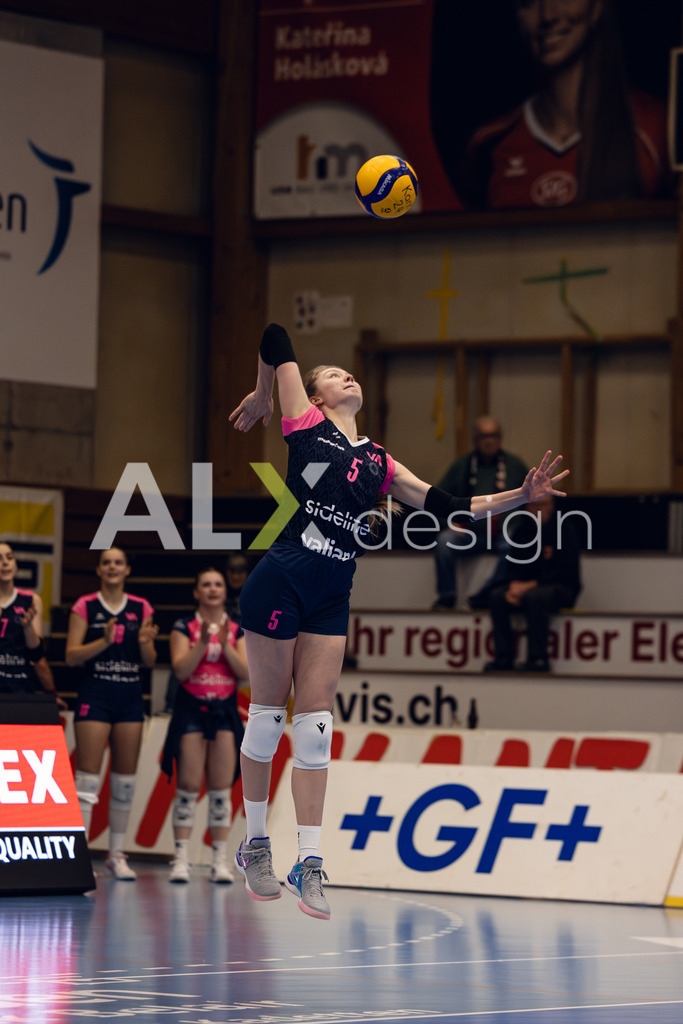Volleyball I Frauen I Saison 2025-2026 I Volleyball NLA | Women I Round 14 I VC Kanti Schaffhausen - NLZ Volleyball Academy Zürich I 16.01.2026 | NLZ Volleyball Academy Zürich - 5 Zlata Dobryn (UKR) – Mittelblock - Realisiert mit Pictrs.com