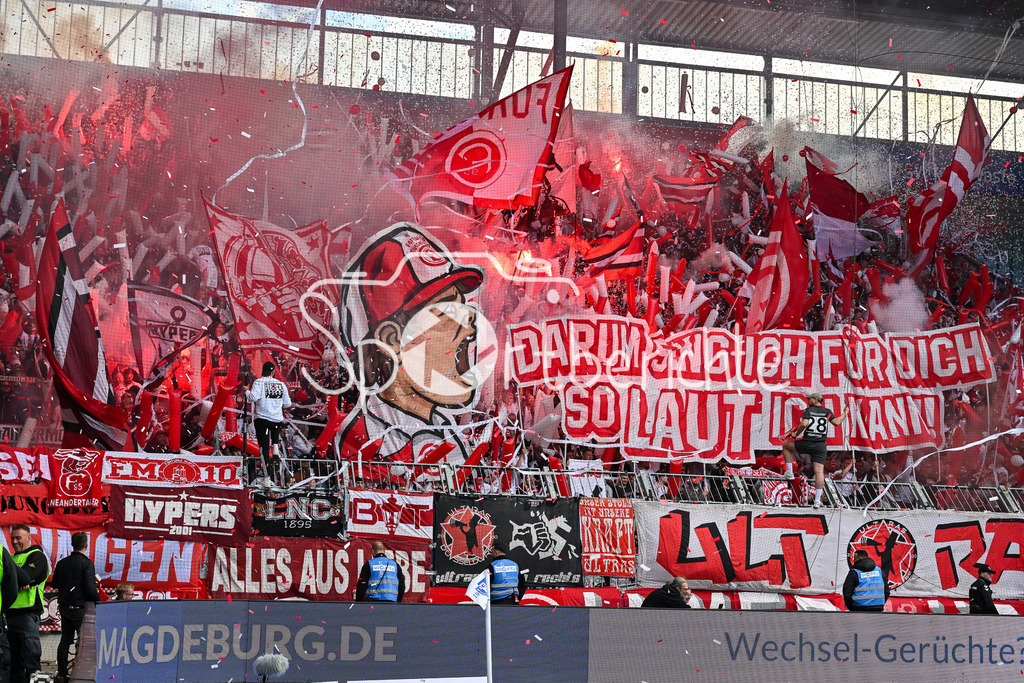 1. FC Magdeburg - Fortuna Düsseldorf | Die Fans der Fortua haben zu Spielbeginn eine Choreographie vorbereitet / Choreo / Ultras / 2. Bundesliga: 1. FC Magdeburg - Fortuna Duesseldorf, Avnet-Arena am 18.05.2025 / DFL REGULATIONS PROHIBIT ANY USE OF PHOTOGRAPHS AS IMAGE SEQUENCES AND/OR QUASI-VIDEO / Pyrotechnik / Pyro