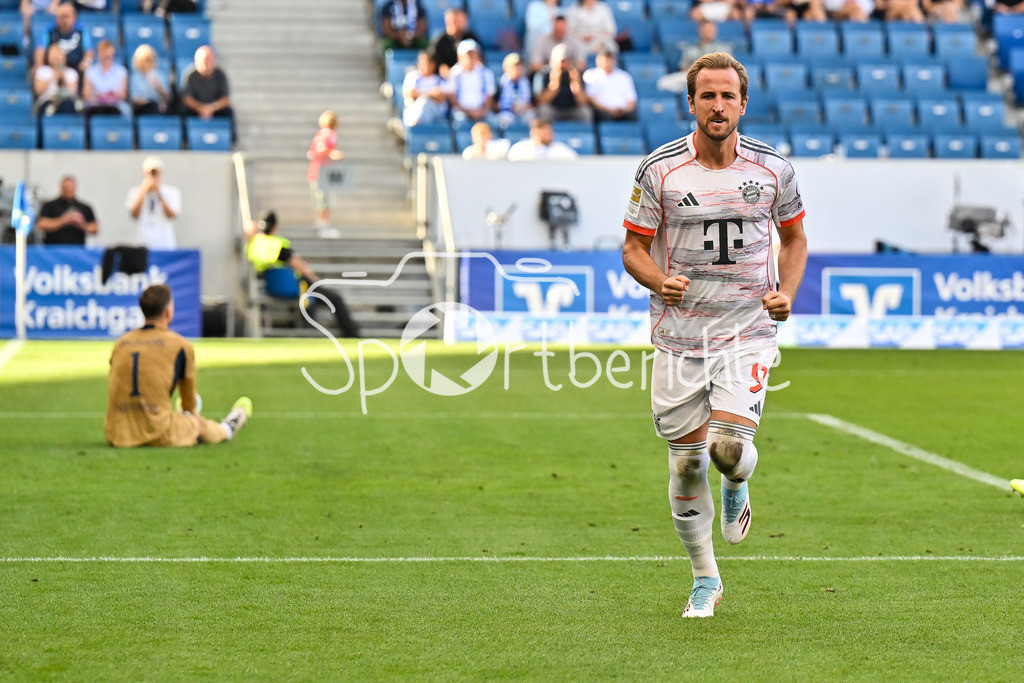 TSG 1899 Hoffenheim - FC Bayern München | Jubel der Bayern nach dem Treffer zum 0-2 durch Harry KANE (FC Bayern Muenchen 9) / Elfmeter / Tor / Torschuetze / Freude / Happy / Bundesliga: TSG 1899 Hoffenheim - FC Bayern München; PreZero-Arena am 20.09.2025 / DFL REGULATIONS PROHIBIT ANY USE OF PHOTOGRAPHS AS IMAGE SEQUENCES AND/OR QUASI-VIDEO