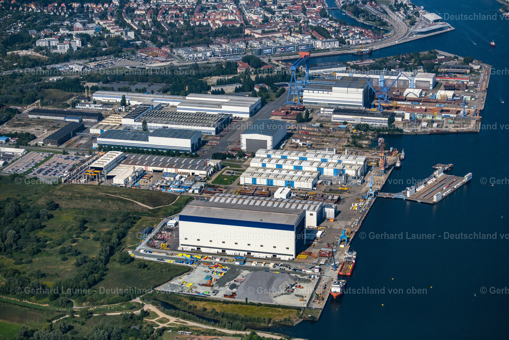 4061935 | ROSTOCK 08.09.2021 Schwimmdock - Trockendock am Werftgelände der " Neptun Werft " an der Werftallee in Rostock im Bundesland Mecklenburg-Vorpommern, Deutschland. Weiterführende Informationen bei: MEYER WERFT GmbH &amp; Co. KG. // Shipyard - site of the " Neptun Werft " in Rostock in the state Mecklenburg - Western Pomerania, Germany. Further information at: MEYER WERFT GmbH &amp; Co. KG. Foto: Gerhard Launer