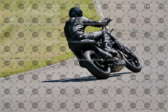 26BT01-1270 | markuskiefer.com - Realisiert mit Pictrs.com