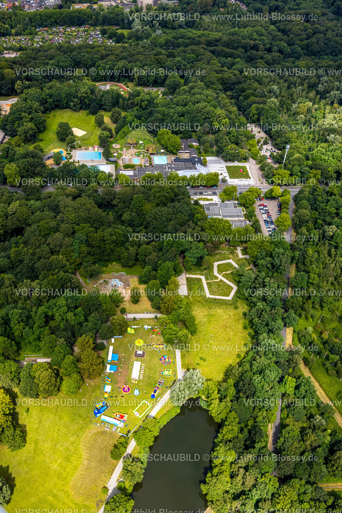 Bottrop240701316 | Luftbild, Revierpark Vonderort Kinder Spielparadies mit Spielgeräen am See, oben Wellnesscenter Revierpark Vonderort mit Sauna, Liegewiese und  Freibad,LSG Stadtwald Osterfeld, Süd, Bottrop, Ruhrgebiet, Nordrhein-Westfalen, Deutschland