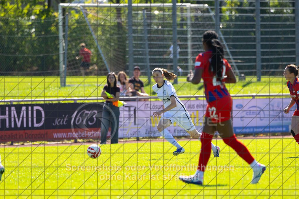 20260906_121042_0145_(c)_by_PhotoPeet | #,1.FC Donzdorf (weiß) vs. 1.FC Heidenheim 1846 (rot), Fußball, Frauen-Verbandspokal Gruppe 2, 2. Runde, Saison 2026/2027, Rasenplatz Lautertal Stadion, Süßener Straße 16, 73072 Donzdorf, 06.09.2026 - 11:00 Uhr,Foto: PhotoPeet / Sport- &amp; Eventfotografie / Peter Harich