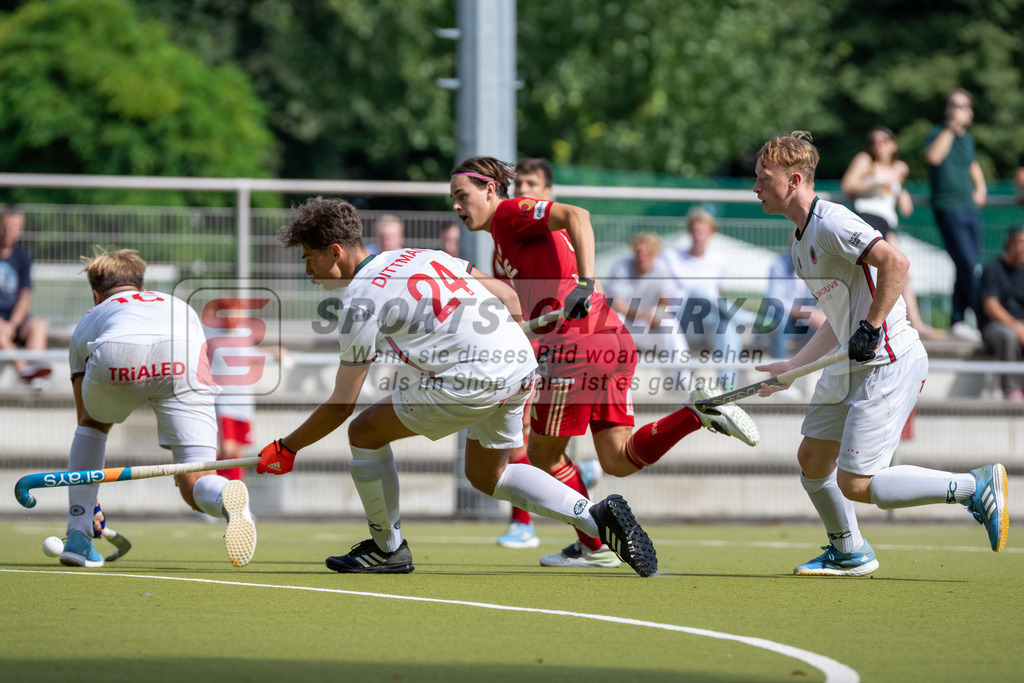 HK_20240907_105318 | 1. Bundesliga Herren RW Köln - Crefelder HTC am 7.9.2024 RW Köln, Köln , #Julius Dittmar ( Crefelder HTC #24 ) , Justus Warberg ( Rot-Weiss Köln #5 ) , Lenjo Tappert ( Crefelder HTC #11 )
