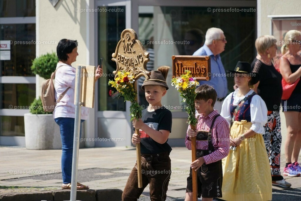 02a-BERWANG+NAMLOS-Bundesmusikfest-2023-Juni16-Reutte-DSC06331 | Info aus dem Bezirk Reutte/Ausserfern Tirol sowie eine umfangreiche Bilddatenbank über die gesamte Region: Lechtal, Talkessel Reutte, Tannheimertal, Zwischentoren. Lech, Plansee, Zugspitze, Grenztunnel, B179, Fernpassstraße, Verkehr, Lawinen, Tradition, - Realisiert mit Pictrs.com