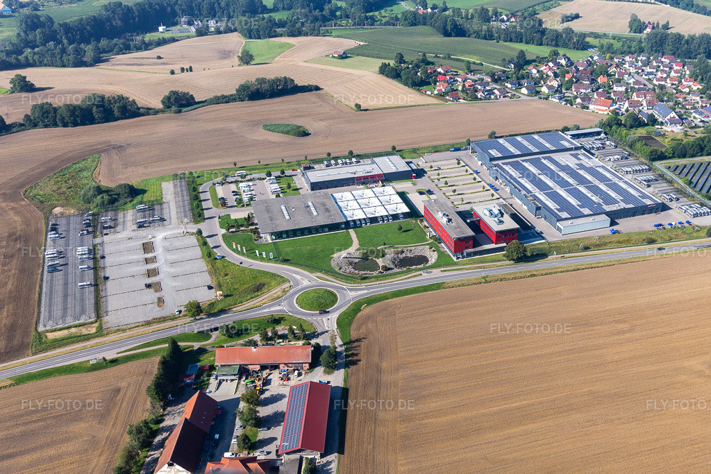 Luftbild: Fahrzeugbau- Werksgelände der Carthago Reisemobilbau GmbH im Ortsteil Unterrauhen in Aulendorf im Bundesland Baden-Württemberg in Deutschland. Foto: IMG_129066.jpg vom 04.09.2021 durch Werner Riehm/FLY-FOTO.de