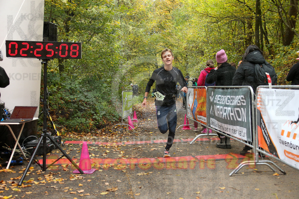 251026_1226_EX1_0382 | Sportfotografie im Rhein-Sieg Kreis, Köln, Bonn, NRW, Rheinland Pfalz, Hessen, etc. Unser Tätigkeitsfeld umfasst den Laufsport vom Volkslauf über den Marathon, Duathlon, Triathon bis zum Ultralauf wie Kölnpfad Ultra oder Schindertrail.