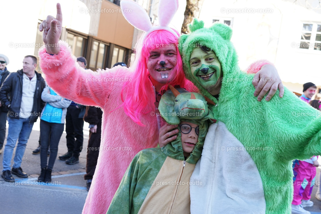 news-2023-Feb16-Unsinniger_Fasching_Reutte-sony-DSC02477 | Info aus dem Bezirk Reutte/Ausserfern Tirol sowie eine umfangreiche Bilddatenbank über die gesamte Region: Lechtal, Talkessel Reutte, Tannheimertal, Zwischentoren. Lech, Plansee, Zugspitze, Grenztunnel, B179, Fernpassstraße, Verkehr, Lawinen, Tradition, - Realisiert mit Pictrs.com