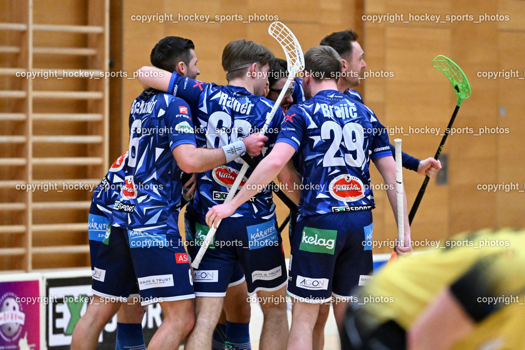 VSV Unihockey  vs. FBK Loka  | Jubel VSV Unihockey Mannschaft, #29 Anze Brajic VSV Unihockey, #66 Jakob Rainer VSV Unihockey, #6 Timo Schmid VSV Unihockey, VSV Unihockey  vs. FBK Loka , VSV Unihockey  vs. FBK Loka  am 25.01.2026 in Villach (Ballspielhalle St. Martin), Austria, (Photo by Bernd Stefan)