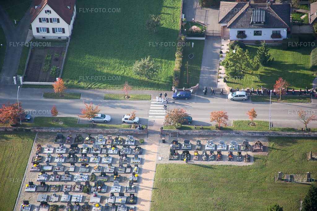 Aerial view: View of the town in Niederrœdern in the state Bas-Rhin, France.Photo: IMG_075684.jpg taken on 11/01/2014 by Werner Riehm/FLY-FOTO.comResolution of the original: 5472 x 3648 px