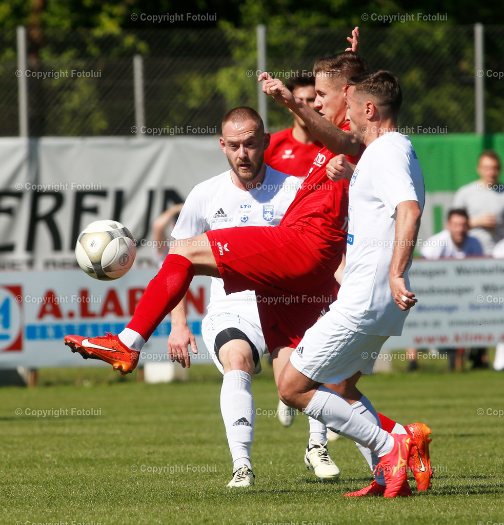 A_LUI_27042024_47 | SPORT,FUSSBALL,LT1 OOE LIGA ASKOE OEDT-UNION EDELWEISS LINZ 27.04.2024 IM BILD:PETER ALEXANDER  (OEDT) UND WOLFGANG ABLINGER ,FLORIN ANITOUI (EDELWEISS) FOTO:FOTOLUI